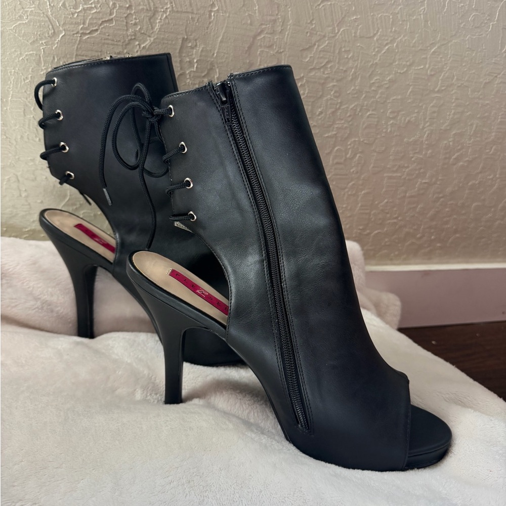 ♣️✨❤️‍🔥Pleaser Pink Label Black Open-Toe Ankle Heels